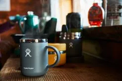 Hydro Flask Coffee Mug 6oz / 177ml 9 Hydro Flask Coffee Mug 6oz / 177ml -Sac à Dos De Ski hydro flask 12 oz coffee mug stone lifestyle 3